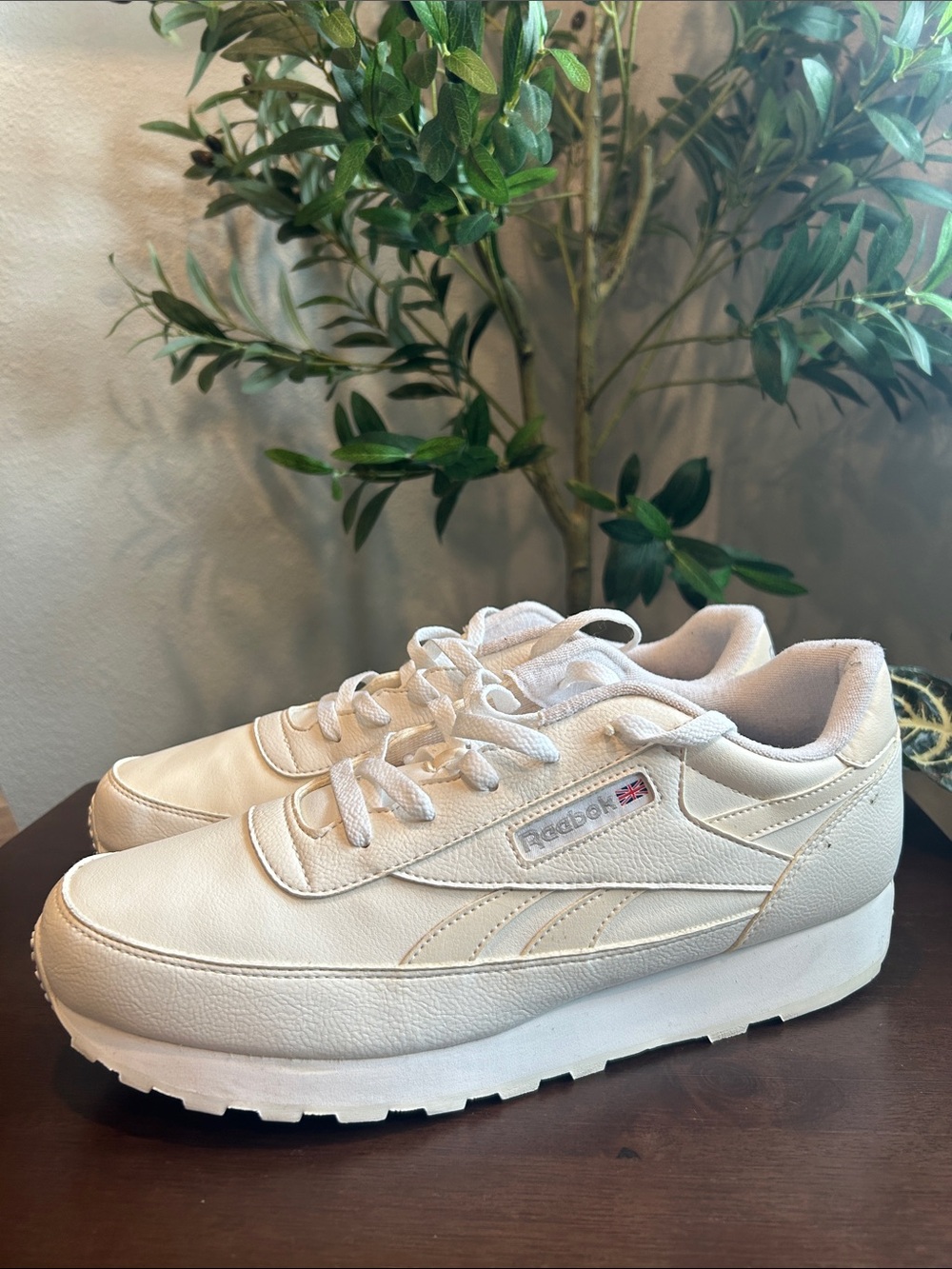 Reebok Men’s Cream Platform Lace-Up Sneakers